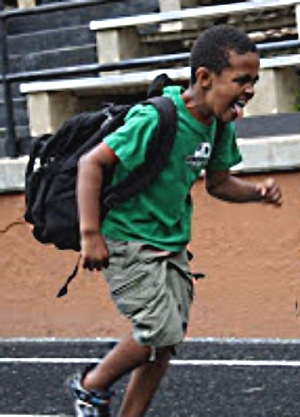  Backpacks that are too heavy, are the wrong size or that are worn improperly can damage kid's backs