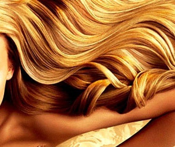 You can add highlights to your hair and moisten fry hair using natural home remedies that are gentle and do not damage the hair.