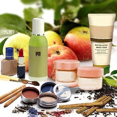 Organic cosmetics use natural organic ingredients and avoid the use of chemicals as ingredients or preservatives