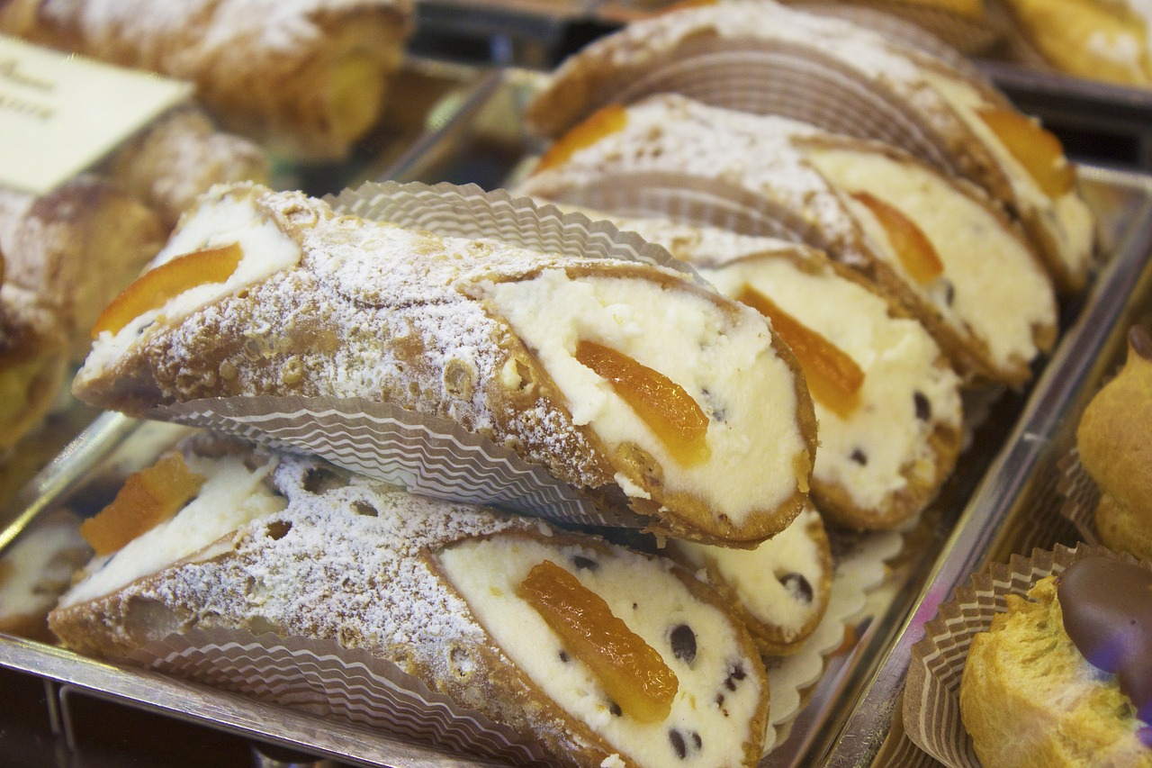 Italian cakes and desserts are very tempting. Can you resist?