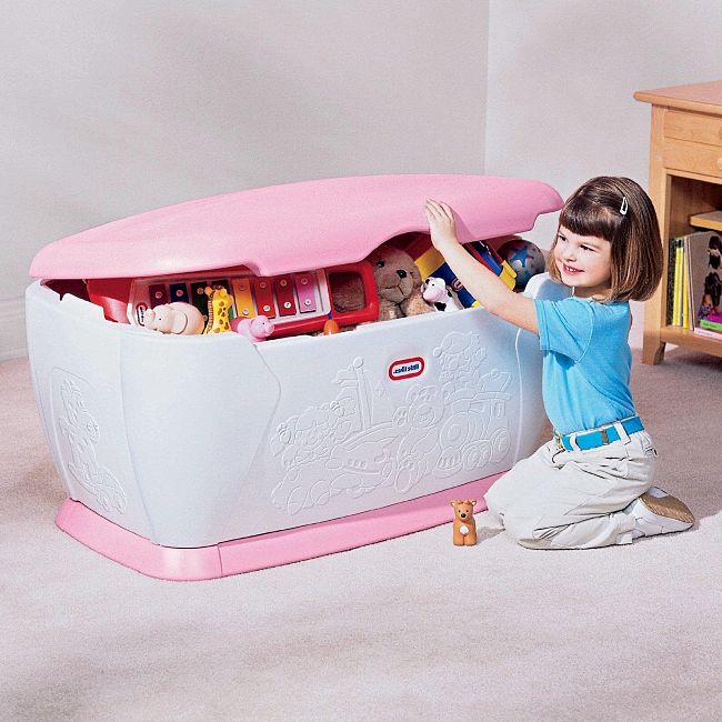 Large toy boxes is the best way to keep toys tidy in bedrooms and living rooms